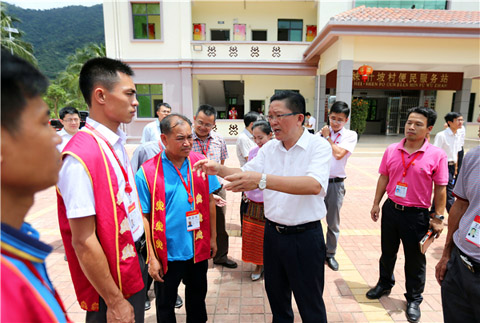 麦正华：夯实美丽乡村基础设施建设 助力精准脱贫