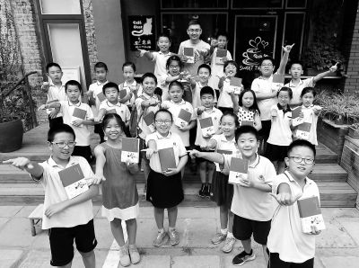 六神磊磊出新书讲唐诗：读者欢呼有趣 学者不屑一顾