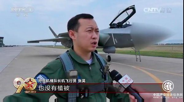 着眼维护国家安全,保障和平发展,空军按照"空天一体,攻防兼备"战略