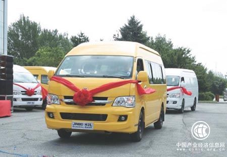 华晨汽车首批欧V轻客出口智利