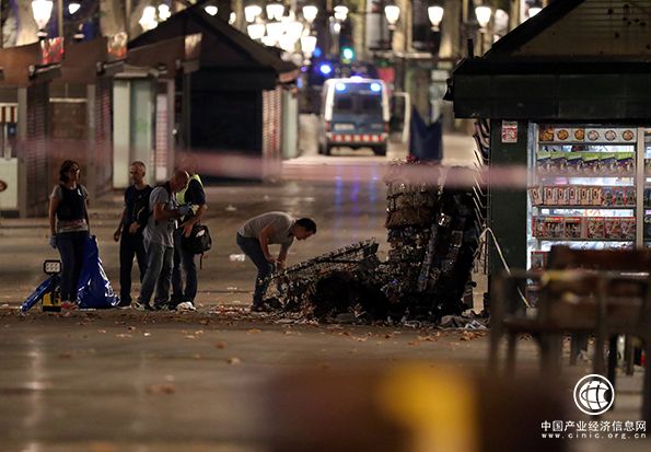 巴塞罗那恐袭已致13人遇难，西甲赛前默哀，球星送上哀悼