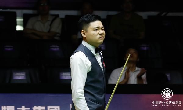 斯诺克中锦赛冷门频出：丁俊晖遭横扫，周跃龙逆袭世界第一