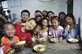今秋开学营养改善计划覆盖所有国家级贫困县