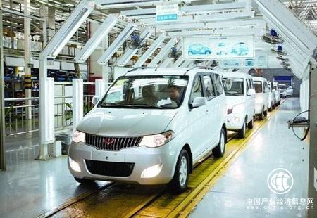 五菱宏光S3下线 上汽通用五菱乘用化进程全面推进