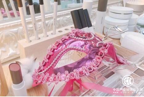 春雨面膜又一力作，春雨彩妆全新亮相打造精致潮妆