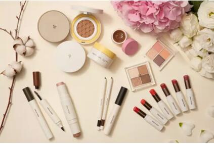 春雨面膜再出招，paparecipe春雨融彩口红惊艳亮相引领彩妆新时尚