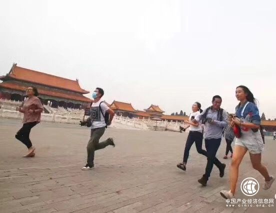 “故宫跑”再现只为“千里江山”，凑热闹还是赏名作引争议