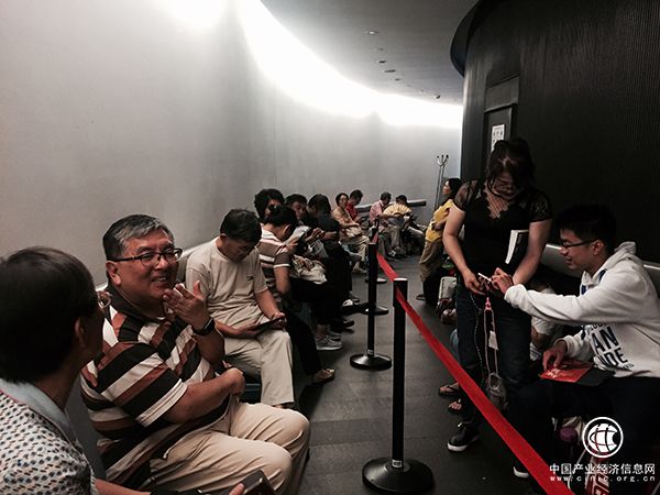 柏林爱乐时隔12年再访东艺，乐迷通宵两晚排队买票