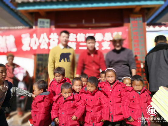 宏信证券认真做好精准扶贫工作受表彰