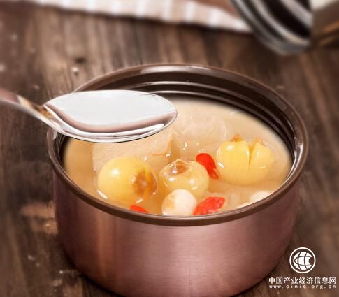 周末亲子出游，泰福高焖烧罐给孩子最健康的关爱