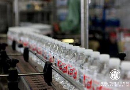 高端瓶装水市场高速增长 饮品中成长最快 