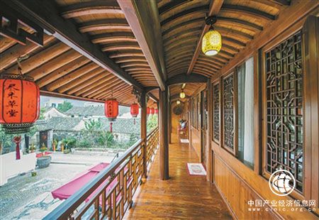 发展乡村民宿不宜盲目“贪大求贵”