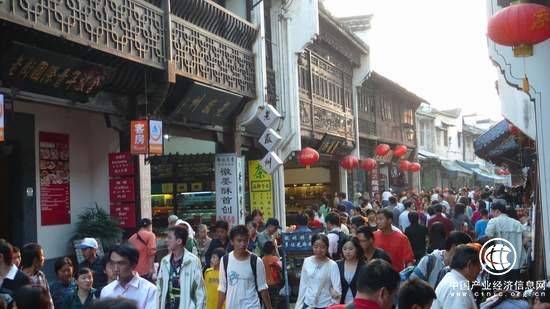 火爆黄金周助燃中国旅游业 庞大市场体量引关注