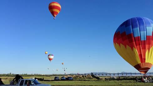 花果金融:金秋起航 携手全国热气球锦标赛