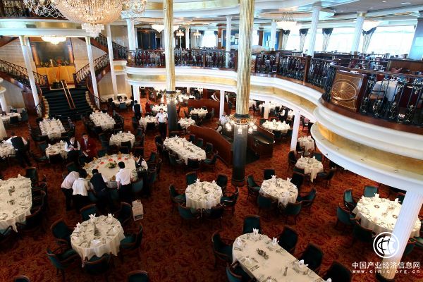 中国年轻求职者热衷豪华邮轮港媒：赚钱多又能看世界