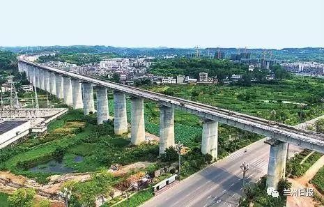 兰渝铁路１２日起实施新列车运行图