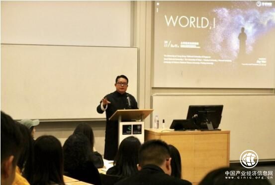 为什么韦杰总是一身中式长衫？因为他要强调中华文明