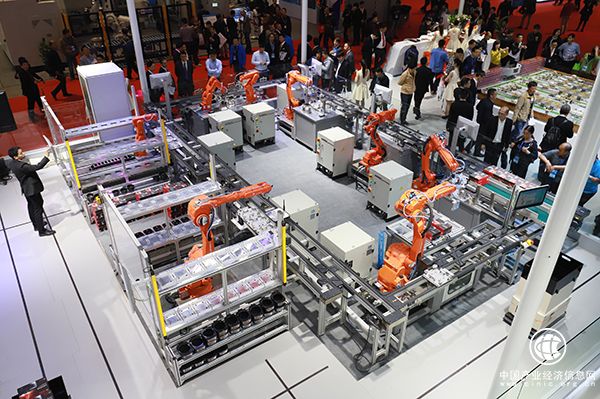 钱江机器人“军团”集体亮相工博会“方阵”