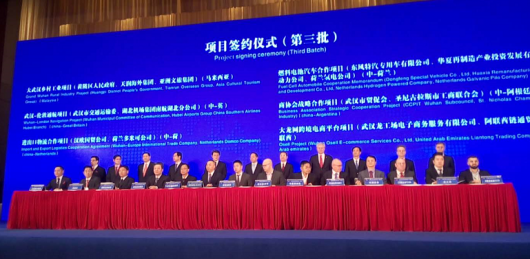 武汉龙工场签1亿美元采购协议，集采中心年底投入使用