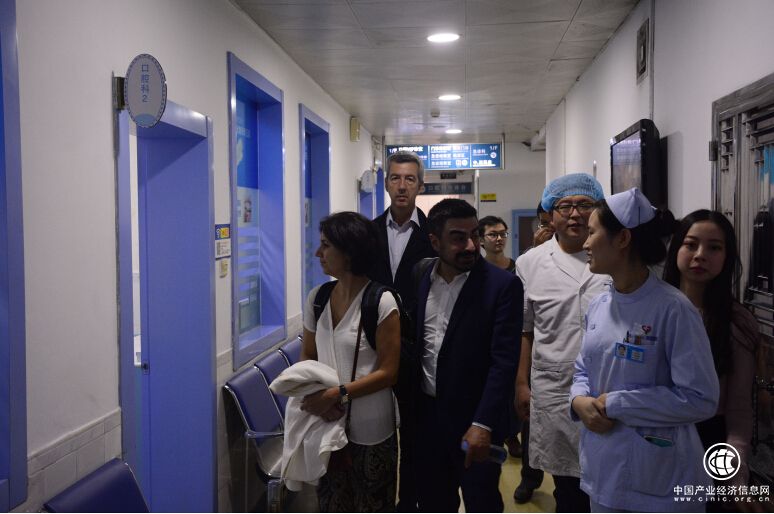 国际口腔大咖到深圳博爱口腔学习参观