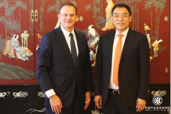 拓展合作契机 方正集团CEO谢克海会见巴莱克银行高管一行