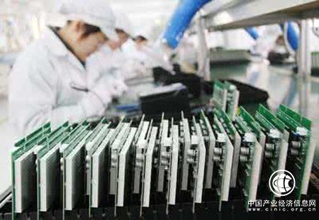 1-10月规模以上电子信息制造业增加值同比增长13.8%