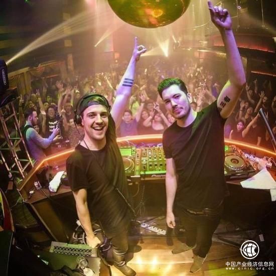 百威风暴电音节 一场阿克托里安人及NOFACT尬舞的狂欢