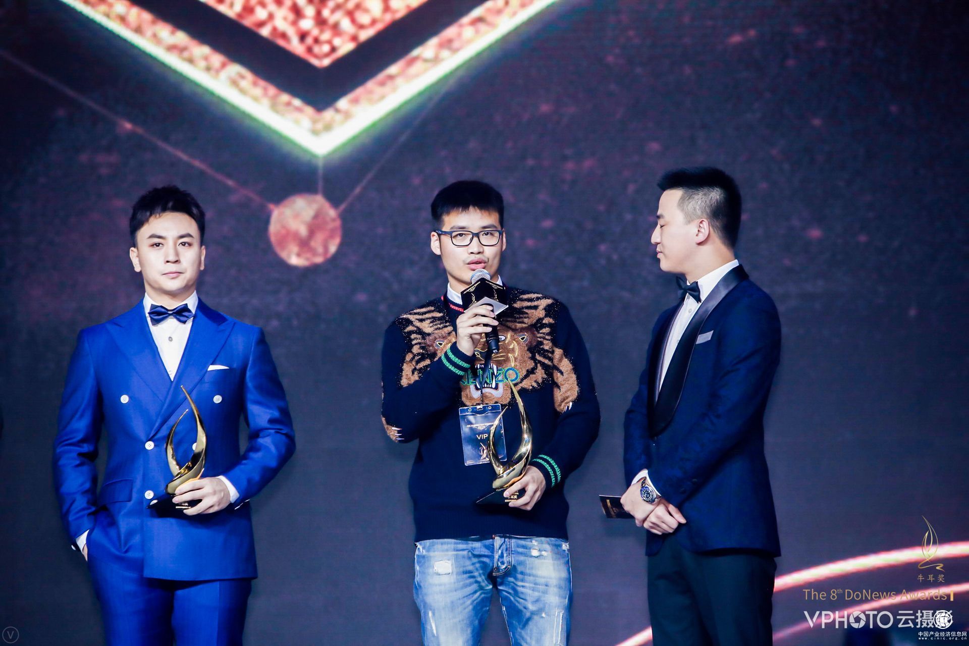 校校单车创始人胡嘉润荣膺2017牛耳奖“互联网年度期待人物”