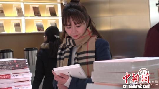 再现“深夜书店”上海书迷的告别与迎接