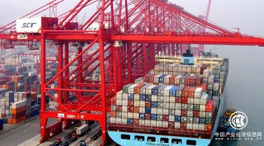 广东深圳港集装箱年吞吐量突破2500万标箱