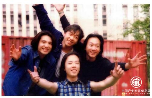 光辉岁月、不再犹豫、海阔天空，黄贯中用三首连唱为金诚集团嘉年华打CALL！