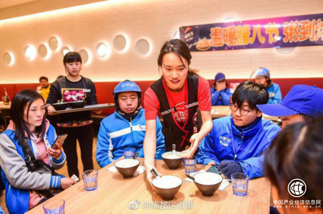 上百家餐饮品牌免费送福利 饿了么外卖小哥表示“心里暖暖的”