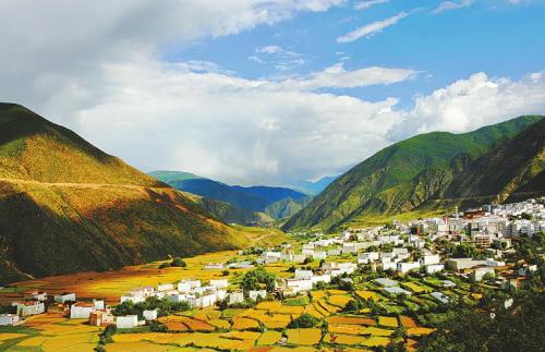 四川将出台超常举措推进旅游扶贫