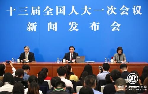 十三届全国人大一次会议举行新闻发布会大会