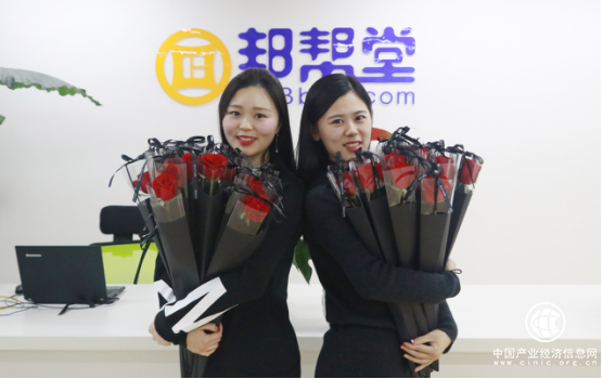 鲜花配女神 邦帮堂“三八”节为女员工送玫瑰祝福