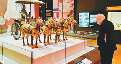 外国人听中国文物讲故事：中华文物瑰宝走出国门