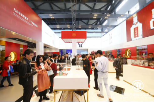 “五粮液·缘定晶生”与时尚新人体验一场“水晶盛宴”