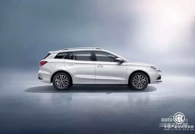 新能源汽车荣威Ei5闪耀上市 补贴后最高不足15万 工况续航301km 