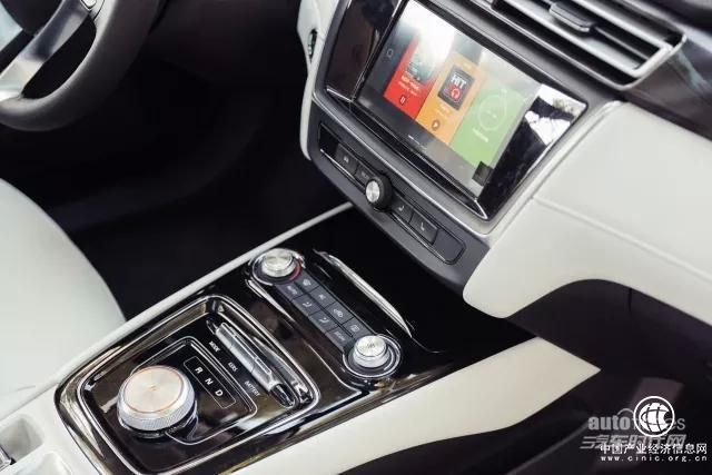 新能源汽车荣威Ei5闪耀上市 补贴后最高不足15万 工况续航301km 