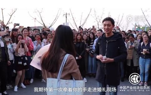 学霸写1800首诗求婚，还用无人机送DR钻戒