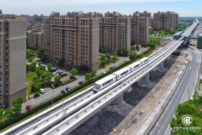 国内首条胶轮路轨全自动无人驾驶线试运营