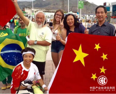 70岁不算老人 钢筋老太骑行圆梦
