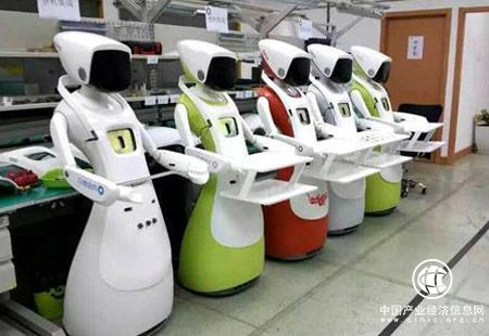 服务机器人 何时进家门？
