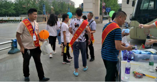 传统出租车转型和网约车融合，释放发展潜能
