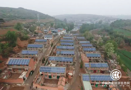 我国光伏扶贫已帮扶约3万个贫困村164.6万贫困户