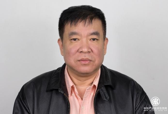 寒冬里的温暖——记博宝艺术网董事长王刚