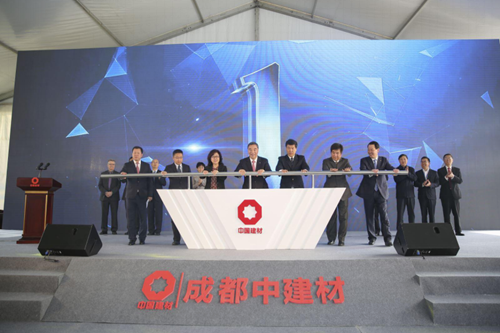 世界第一条大面积发电玻璃生产线投产