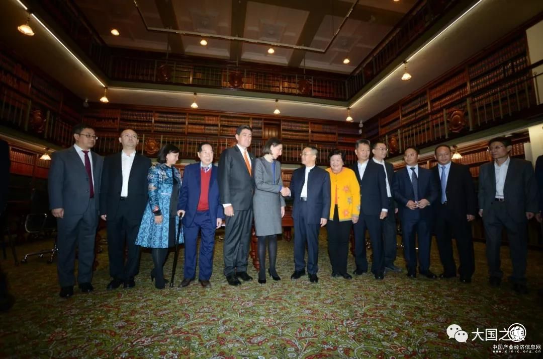 新南威尔士州州长柏瑞吉克莲 颁发茅台集团“中澳友谊功勋企业”荣誉！