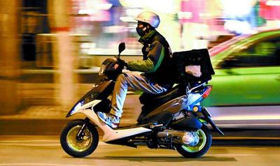送餐路上安全吗？三成外卖骑手车辆属于无牌无证