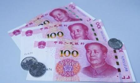 员工亲述：为逃避个税 公司行政背着旅行袋发现金